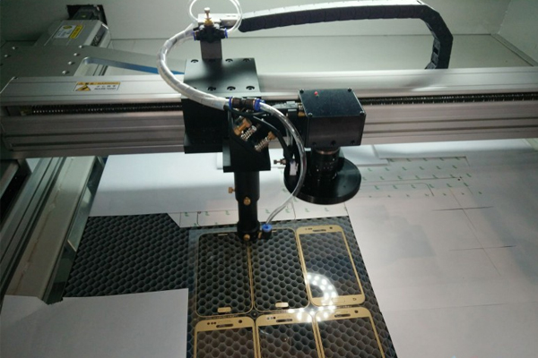 OLED柔性屏切割設(shè)備—柔性薄膜激光切割機