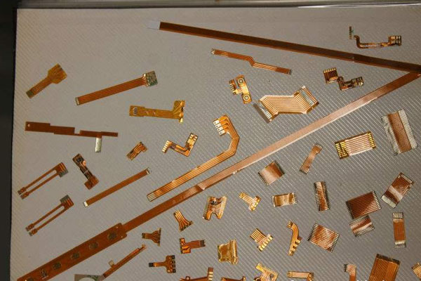 撓性覆銅板電路板激光分板設(shè)備——電路板激光切割機(jī) 撓性覆銅板電路板激光分板設(shè)備——電路板激光切割機(jī)