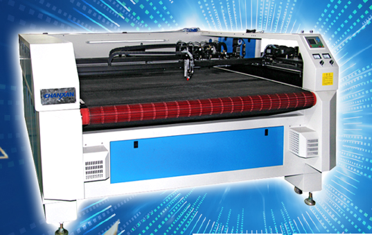 創(chuàng)軒鞋材激光畫線切割一體機感恩回饋，為您省時省力省人工！